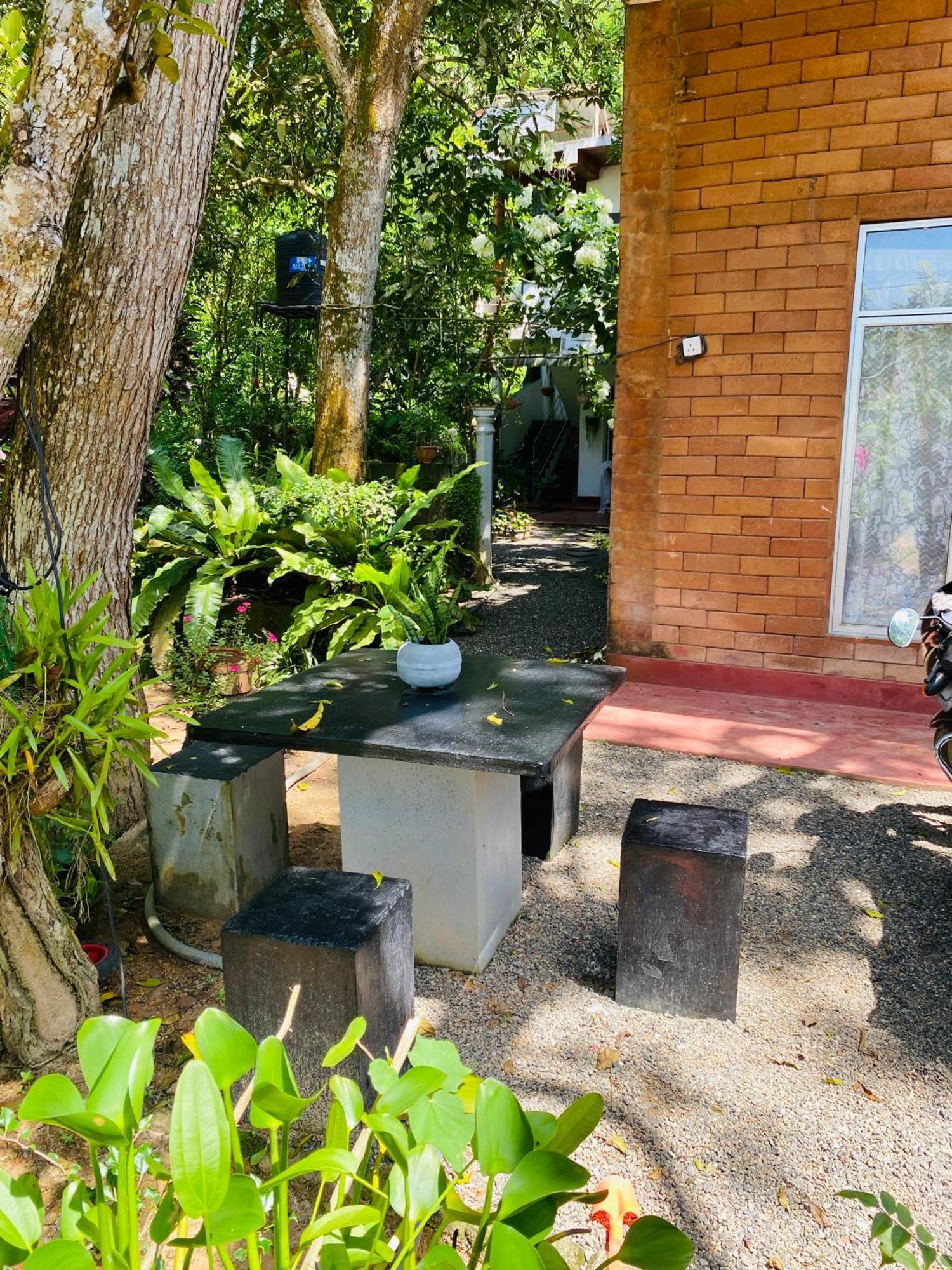 Little Mount Guest House Mirissa Luaran gambar